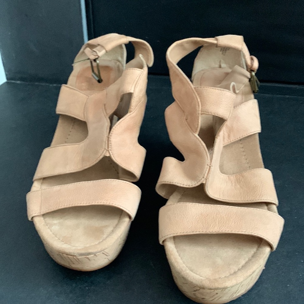 Nine West sz 9 m suede wedge heel